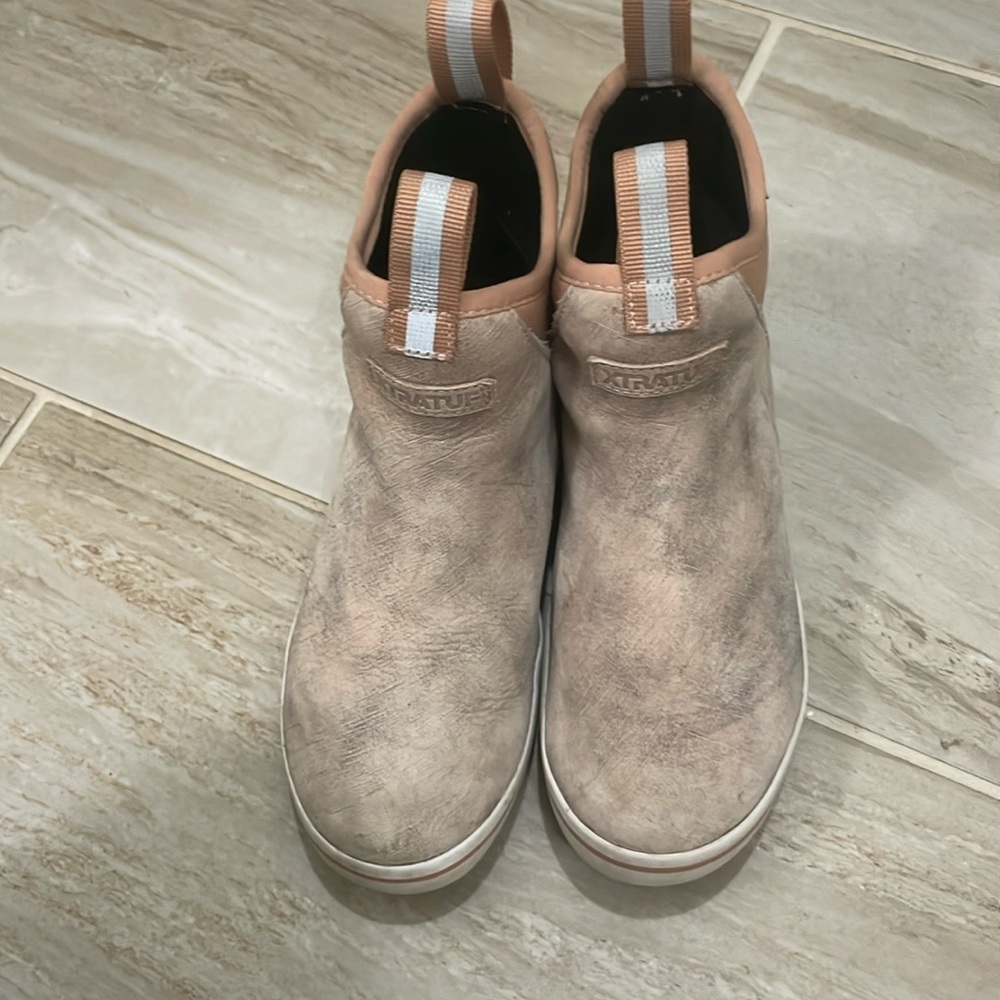 Xtratuf women’s 5.5